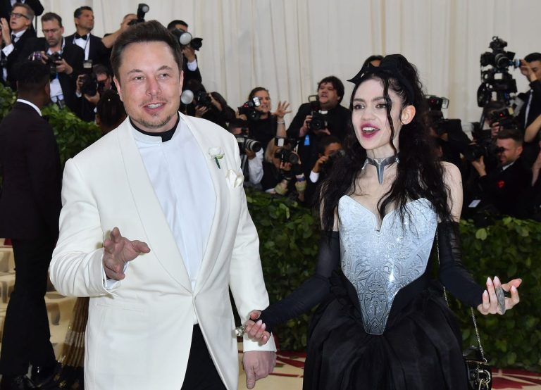 Elon Musk and Grimes appear at the 2018 Met Gala./X