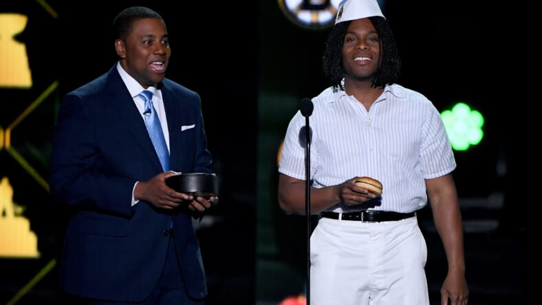 Host Kenan Thompson (L) and actor Kel Mitchell present the Jack Adams Award during the 2019 NHL Awards at the Mandalay Bay Events Center on June 19, 2019 in Las Vegas, Nevada. (Photo by Ethan Miller/Getty Images)