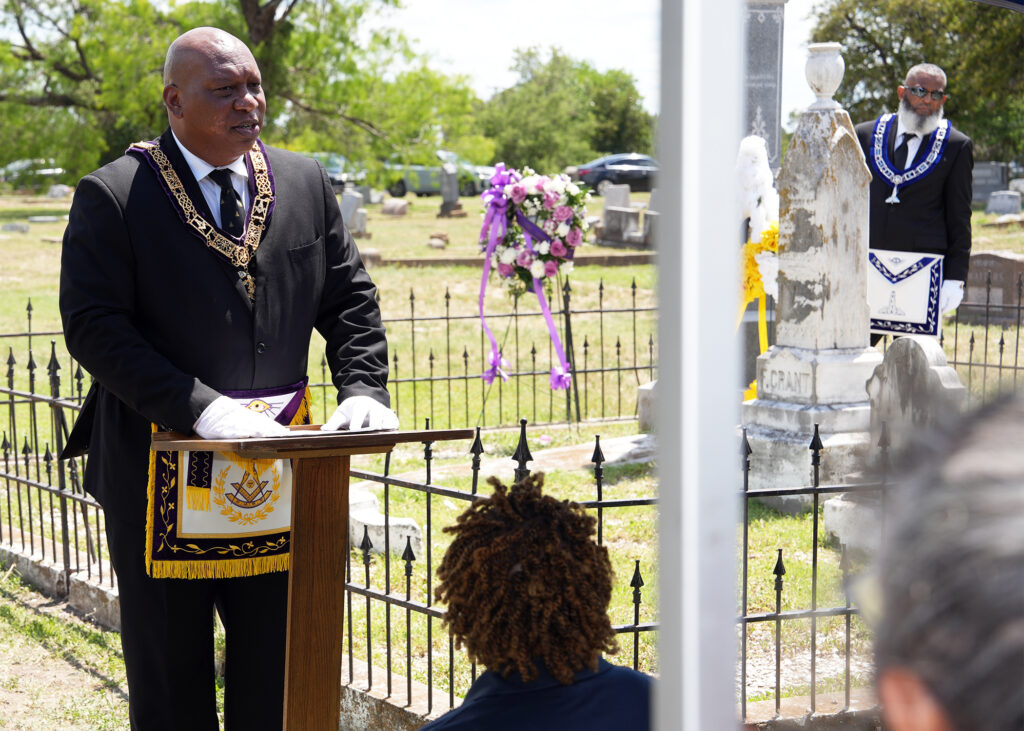 Past Master Burrell Parmer of San Antonio Lodge No. 1 delivers remarks during a Gravesite Memorial Service. (Photo by Bro. Tadarian Harrell)