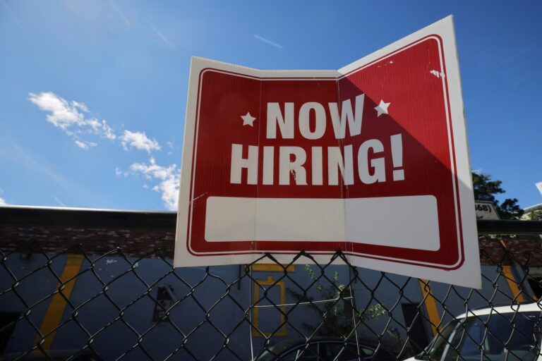 US Labor Market Weakens as Job Growth Nearly Stalls in August