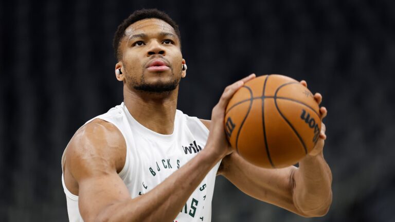 Giannis Antetokounmpo Says He’s ‘Locked In’ With Bucks Despite Trade Rumors