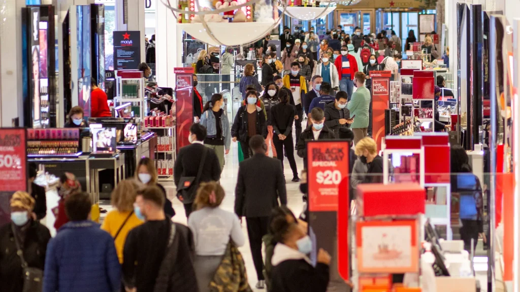 Customers shop at Macys on Nov. 27 in New York City. Photo: Kena Betancur/AFP via Getty Images
