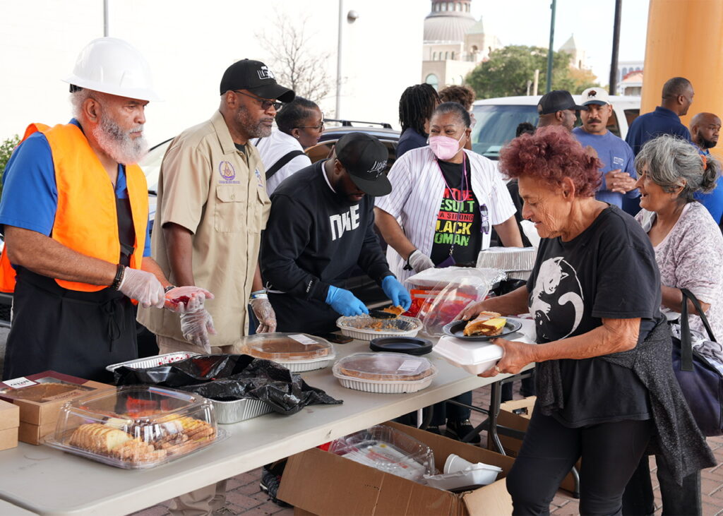 Prince Hall Masons and Eastern Stars assisted in feeding the homeless in support of District Council 19’s Thanksgiving Community Outreach Program for the Homeless held downtown. The program held downtown provided a full-course Thanksgiving meal to more than 150 less fortunate individuals. (Photo by Bro. Burrell Parmer)