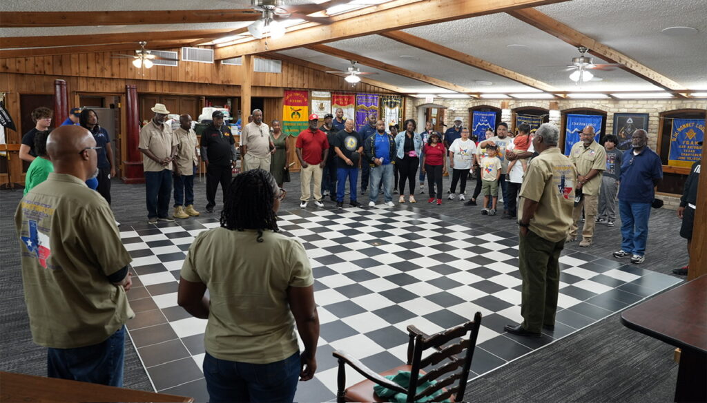 District Deputy Grand Master Sidney Thompson speaks before the start of District Council 19’s Thanksgiving Community Outreach Program for the Homeless at the Masonic Temple on the city’s East Side. The program provided on-site full-course Thanksgiving meals downtown to those less fortunate near the county jail. All Masonic bodies within the district supported the program which fed more than 150 individuals. (Photo by Bro. Burrell Parmer)