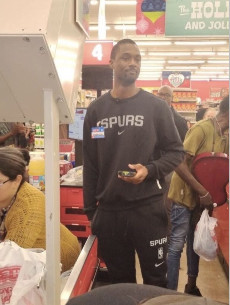 Harrison Barnes at H-E-B off E. Houston and New Braunfels, November 19, 2025. PHOTO: Sonia Cavanaugh 