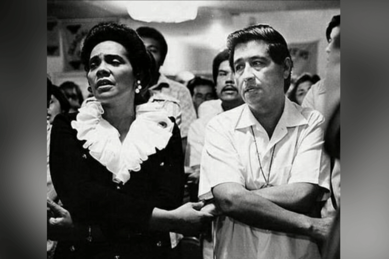 Coretta Scott King & Cesar Chavez at a mass together in 1972.