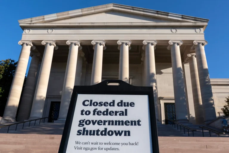 A sign that reads "Closed due to federal government shutdown," is seen outside of the National Gallery of Art on the 6th day of the government shutdown, in Washington, Oct. 6, 2025. (AP Photo/Jose Luis Magana, File)