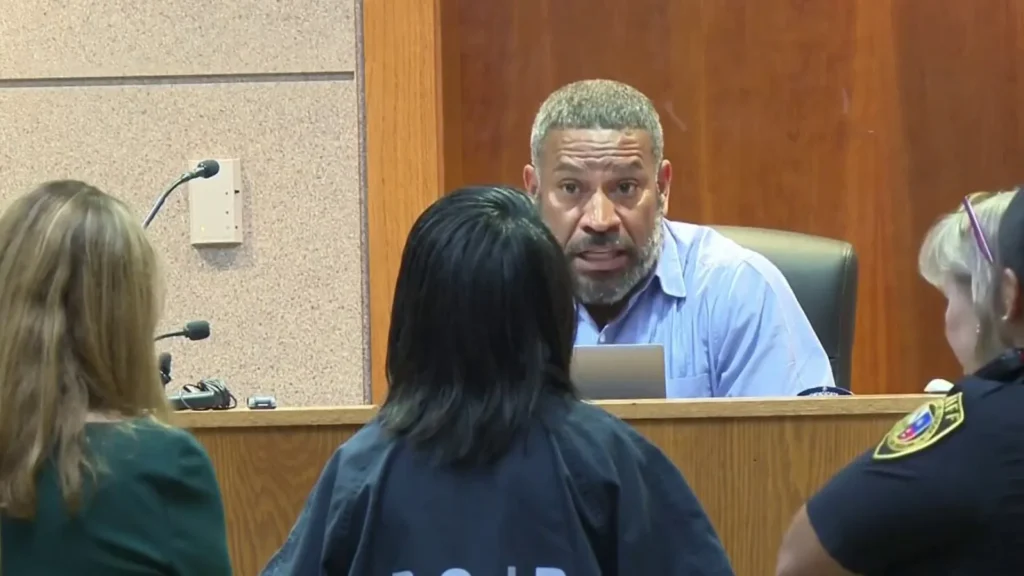 Judge William "Cruz" Shaw speaks to teen. Telemundo San Antonio