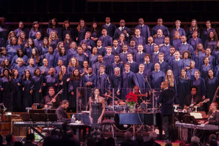 Natalie Cole and music producer Nolan Williams Jr. with the Let Freedom Ring choir at the Kennedy Center in January 2015. Lisa Helfert/Georgetown University