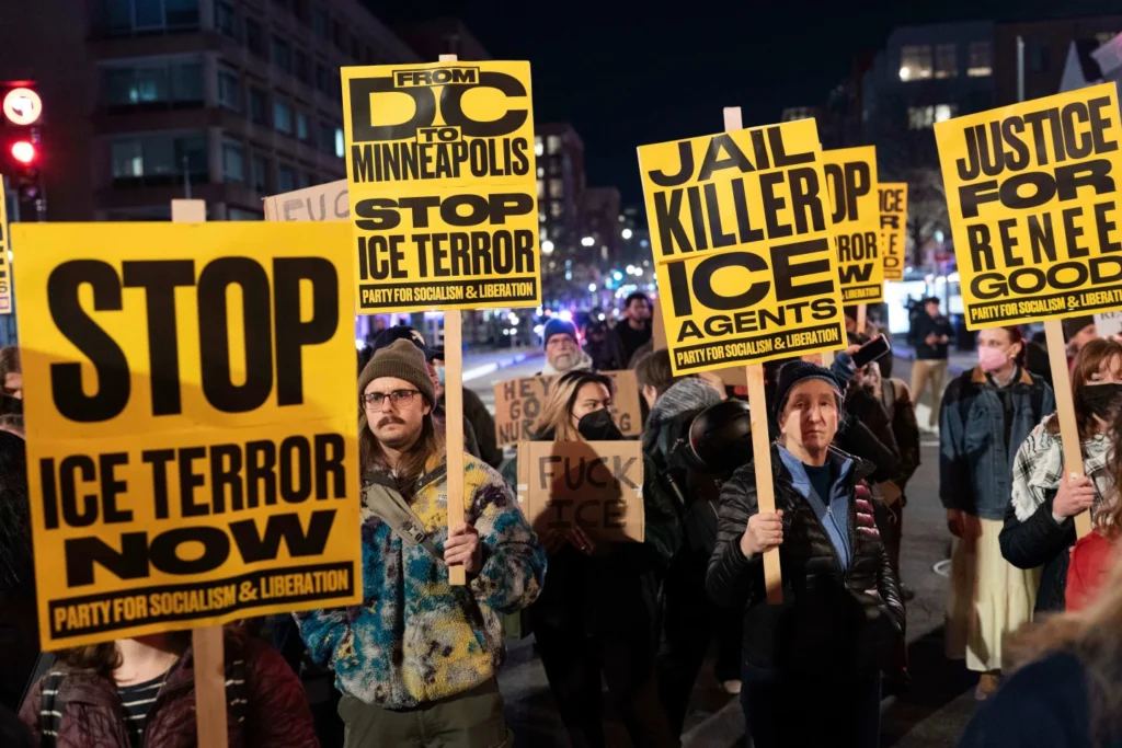 Demonstrators march to the White House in Washington, Thursday, Jan. 8, 2026, as they protest against the Immigration and Customs Enforcement (ICE) agent who fatally shot Renee Nicole Good in Minneapolis. (AP Photo/Jose Luis Magana)