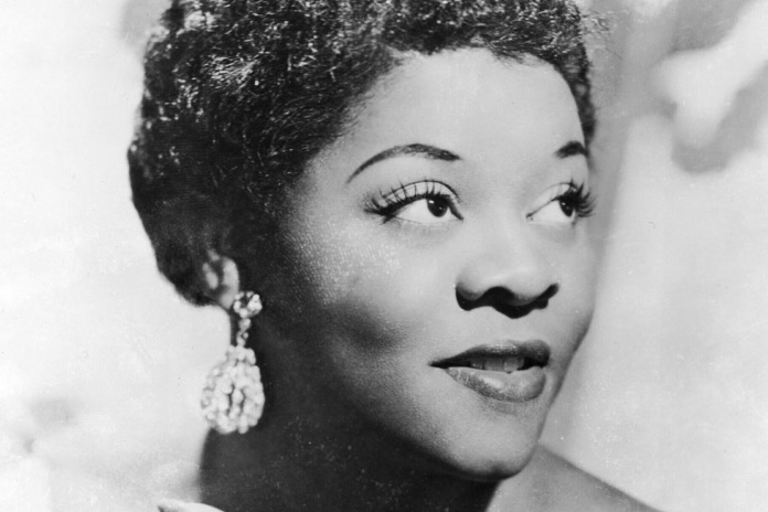 Studio portrait of American jazz singer Dinah Washington (1924 - 1963), 1940s. (Photograph by Hulton Archive/Getty Images)