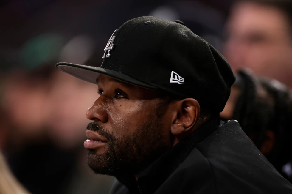 Boxer Floyd Mayweather Jr. looks on during the first half of an NBA basketball game between the LA Clippers and the New York Knicks, March 26, 2025, in New York. (AP Photo/Adam Hunger, File)

