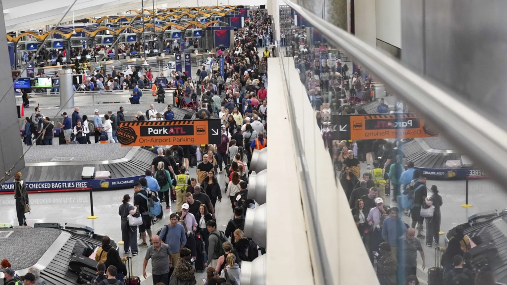 Travelers stand in long lines at Atlanta Hartsfield-Jackson International Airport on Sunday, March 22, 2026. Photo: Megan Varner/Getty Images