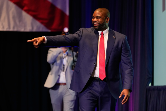  Florida Republican gubernatorial candidate Byron Donalds points at supporters during at a primary election party Tuesday, Aug. 18, 2026, in Orlando, Fla. (AP Photo/John Raoux)