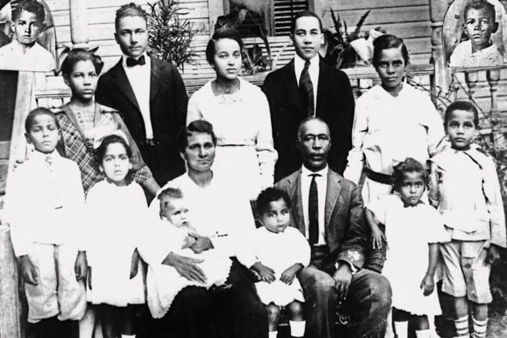 Sutton family photo taken in 1917. Courtesy of UTSA Special Collections