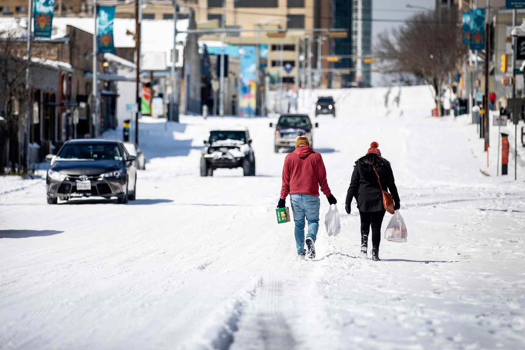 People carry groceries home in Austin, Texas. Credit: Montinique Monroe/Getty